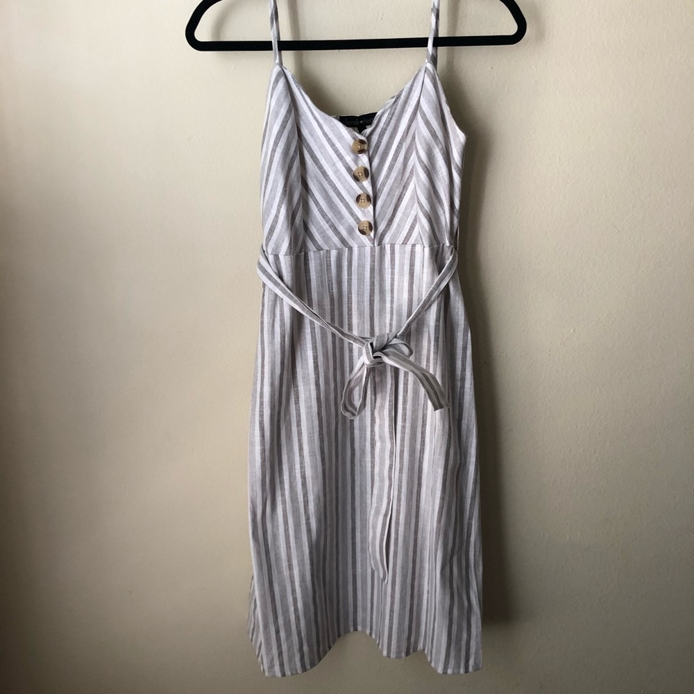 Derek Heart casual dress with tie and buttons